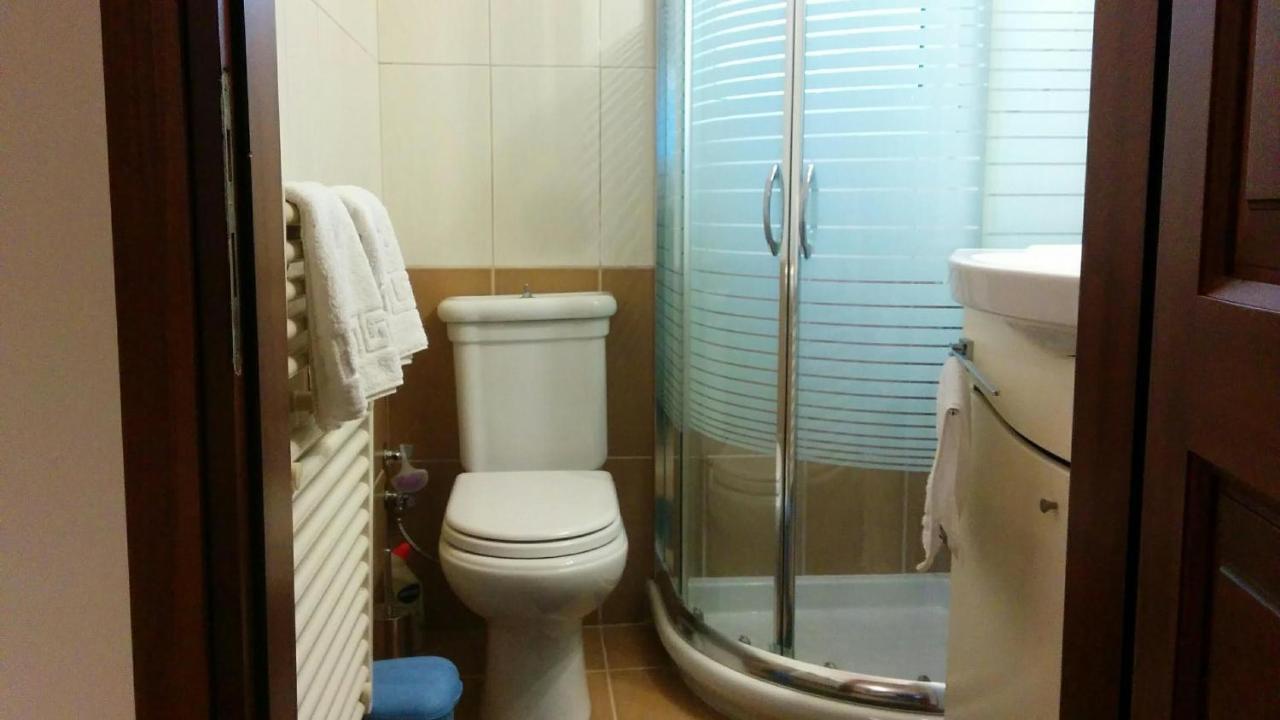 Lovely 2-Bedroom Apartment At Greek Riviera Vári المظهر الخارجي الصورة