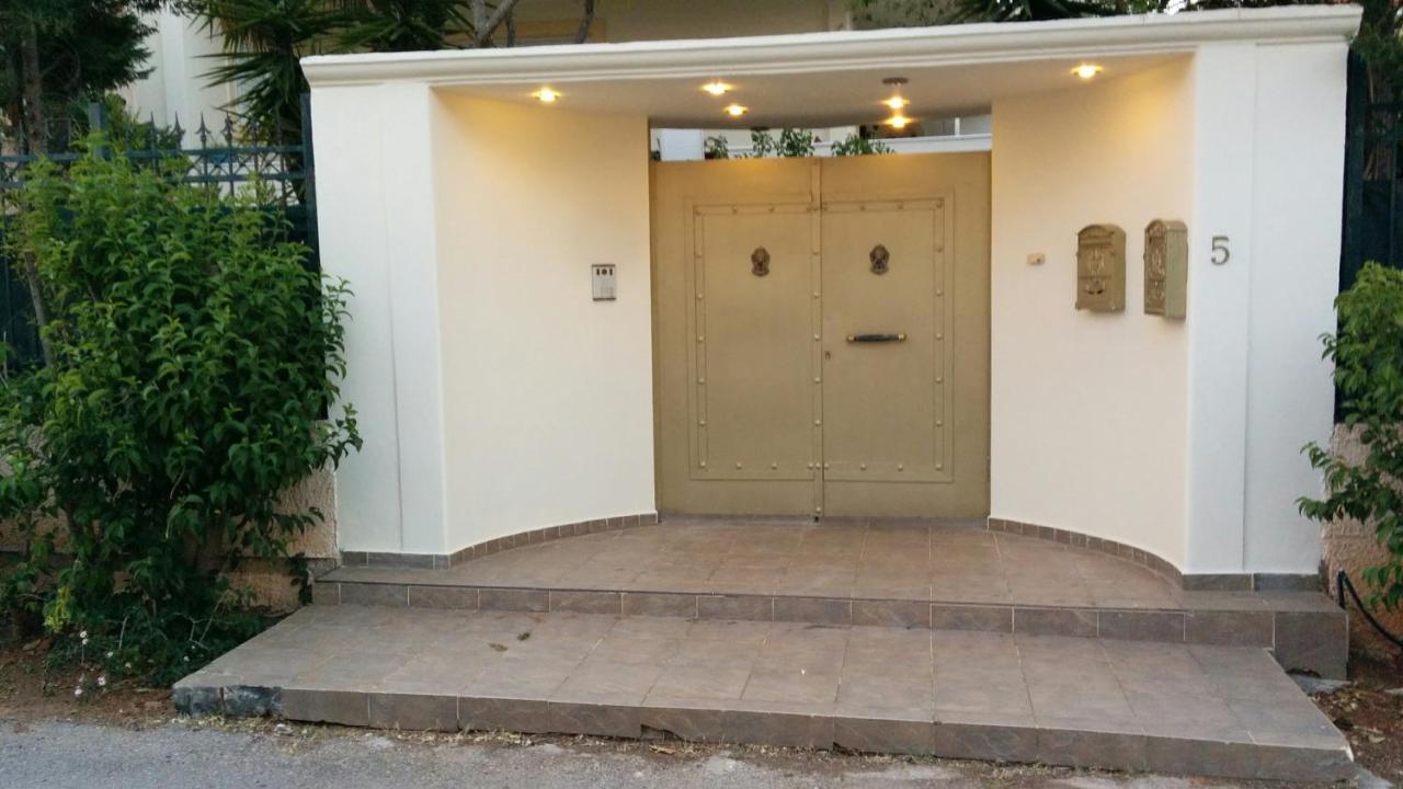 Lovely 2-Bedroom Apartment At Greek Riviera Vári المظهر الخارجي الصورة