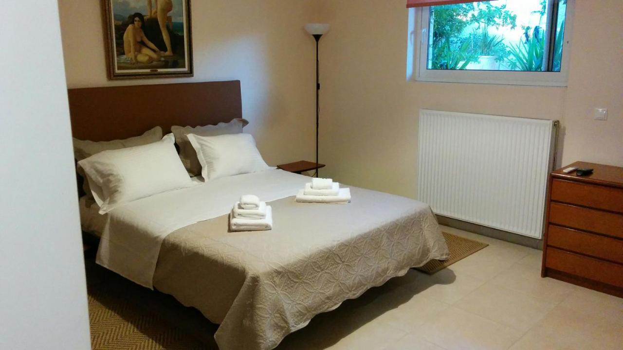 Lovely 2-Bedroom Apartment At Greek Riviera Vári المظهر الخارجي الصورة