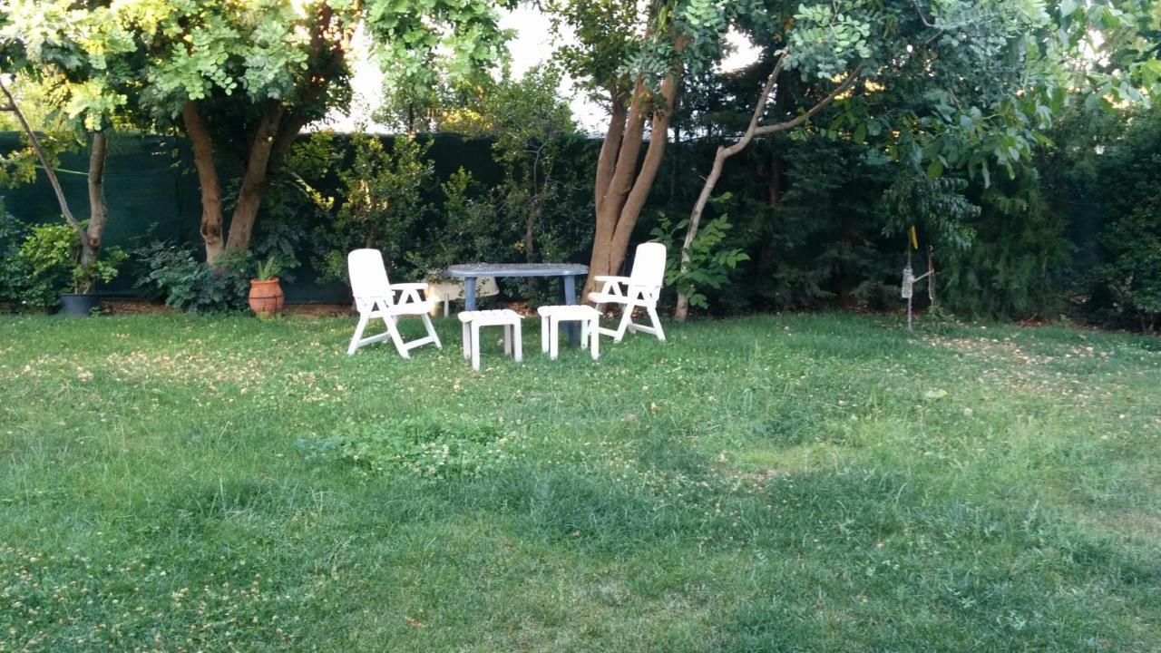 Lovely 2-Bedroom Apartment At Greek Riviera Vári المظهر الخارجي الصورة