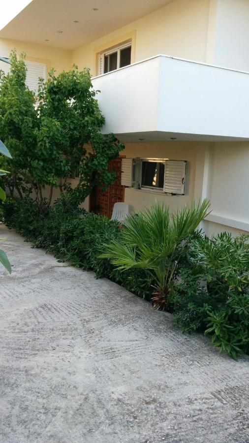 Lovely 2-Bedroom Apartment At Greek Riviera Vári المظهر الخارجي الصورة
