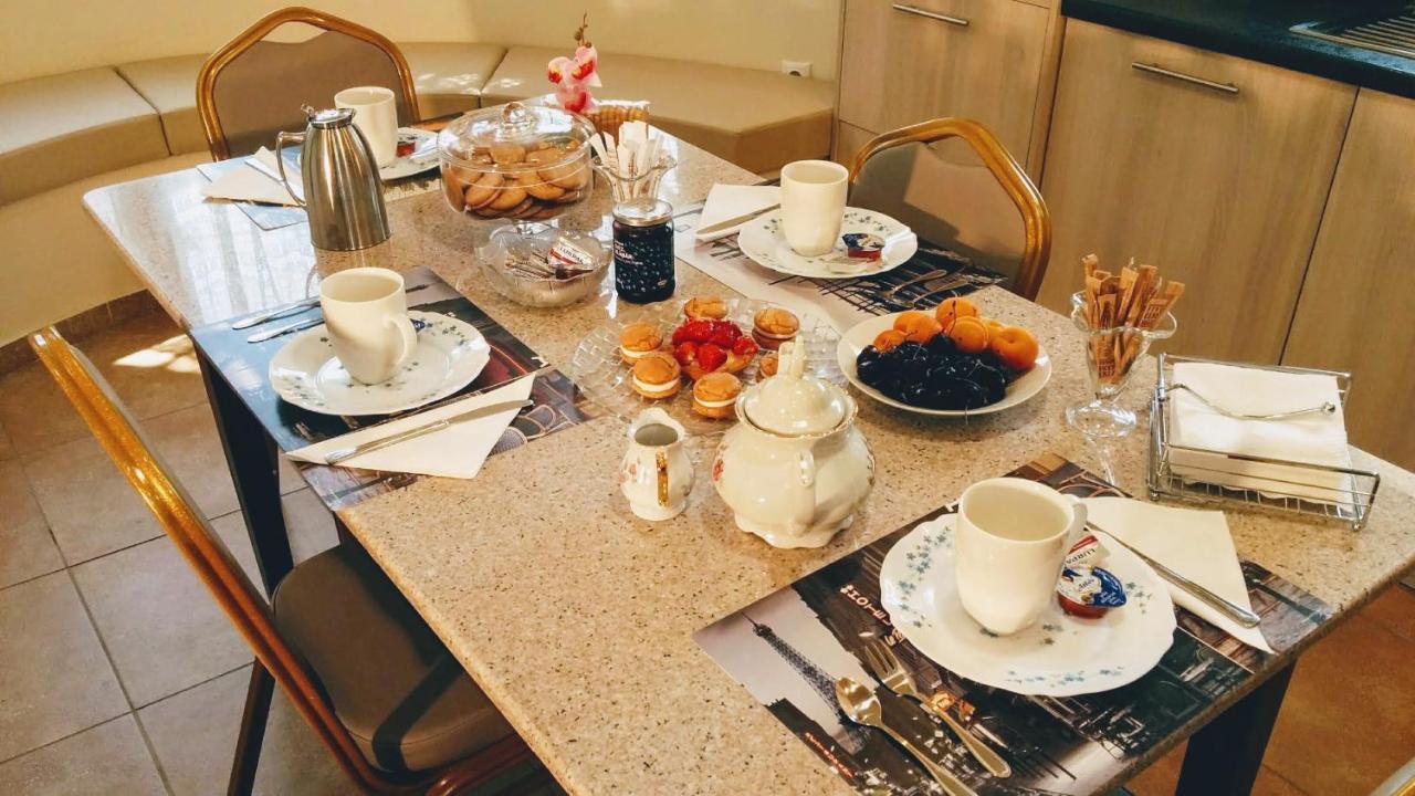 Lovely 2-Bedroom Apartment At Greek Riviera Vári المظهر الخارجي الصورة